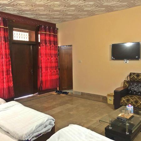 Hotel Babar House Faisalabad Esterno foto