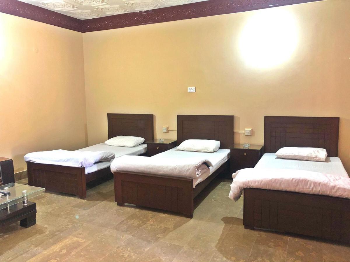 Hotel Babar House Faisalabad Esterno foto