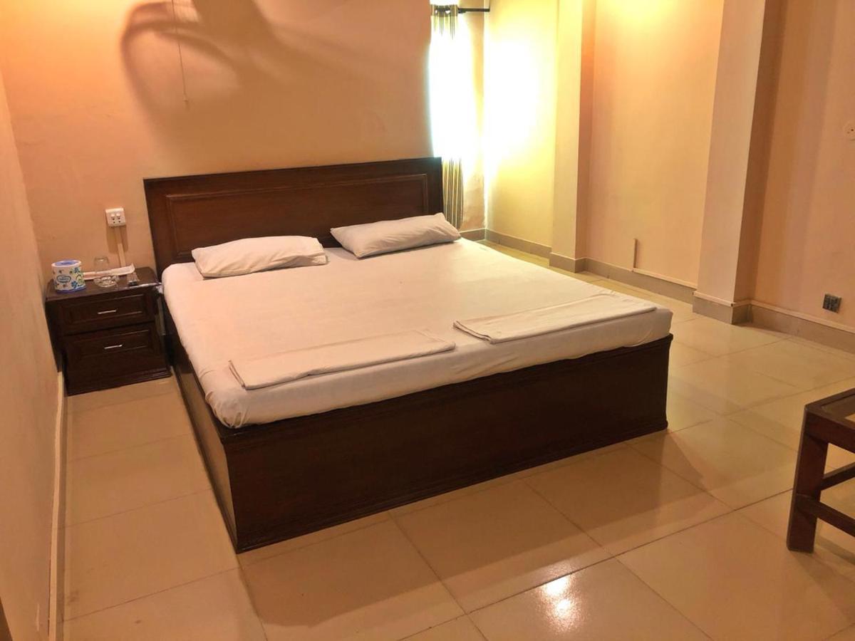 Hotel Babar House Faisalabad Esterno foto