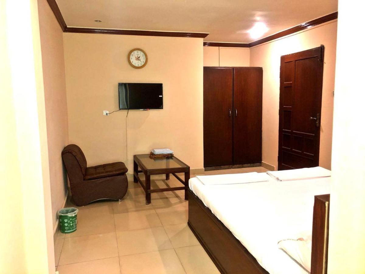 Hotel Babar House Faisalabad Esterno foto