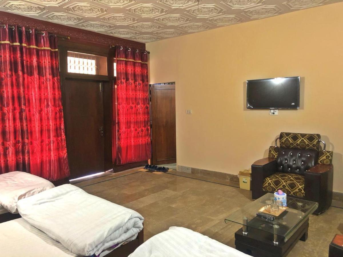 Hotel Babar House Faisalabad Esterno foto