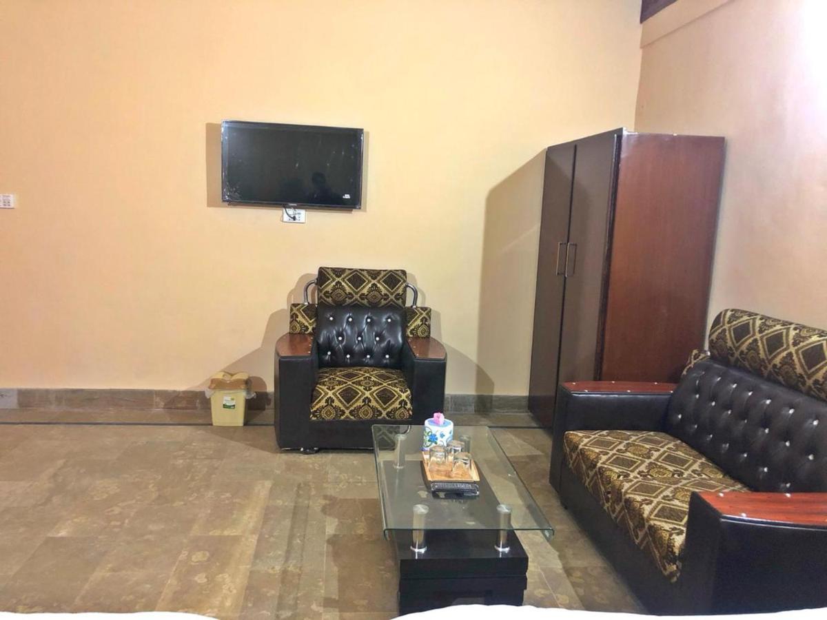 Hotel Babar House Faisalabad Esterno foto