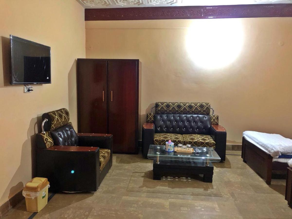 Hotel Babar House Faisalabad Esterno foto